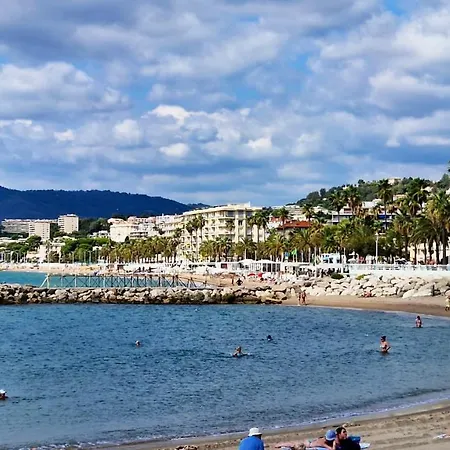 Appartement Charmant Pres De Cannes Avec Balcon