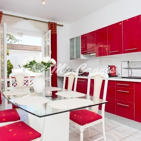 아파트 Appartement Charmant Pres De Cannes Avec Balcon *