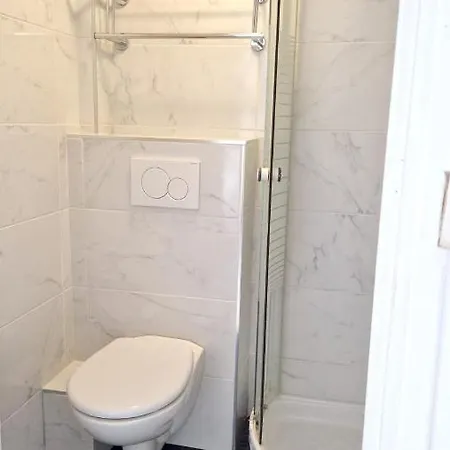 Appartement Charmant Pres De Cannes Avec Balcon