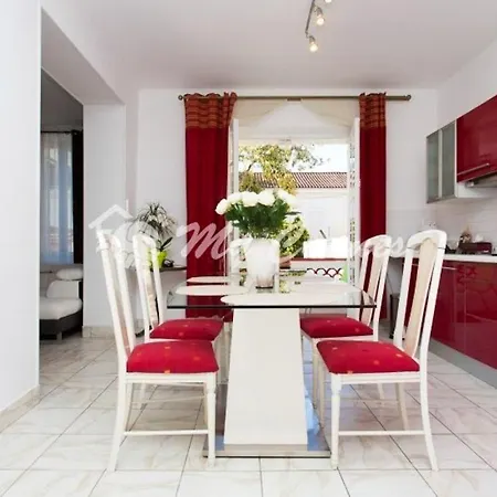 Appartement Charmant Pres De Cannes Avec Balcon Apartman